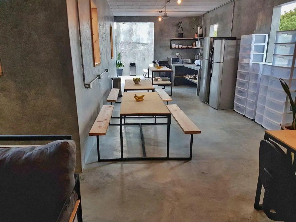 تولوم Lum Hostel